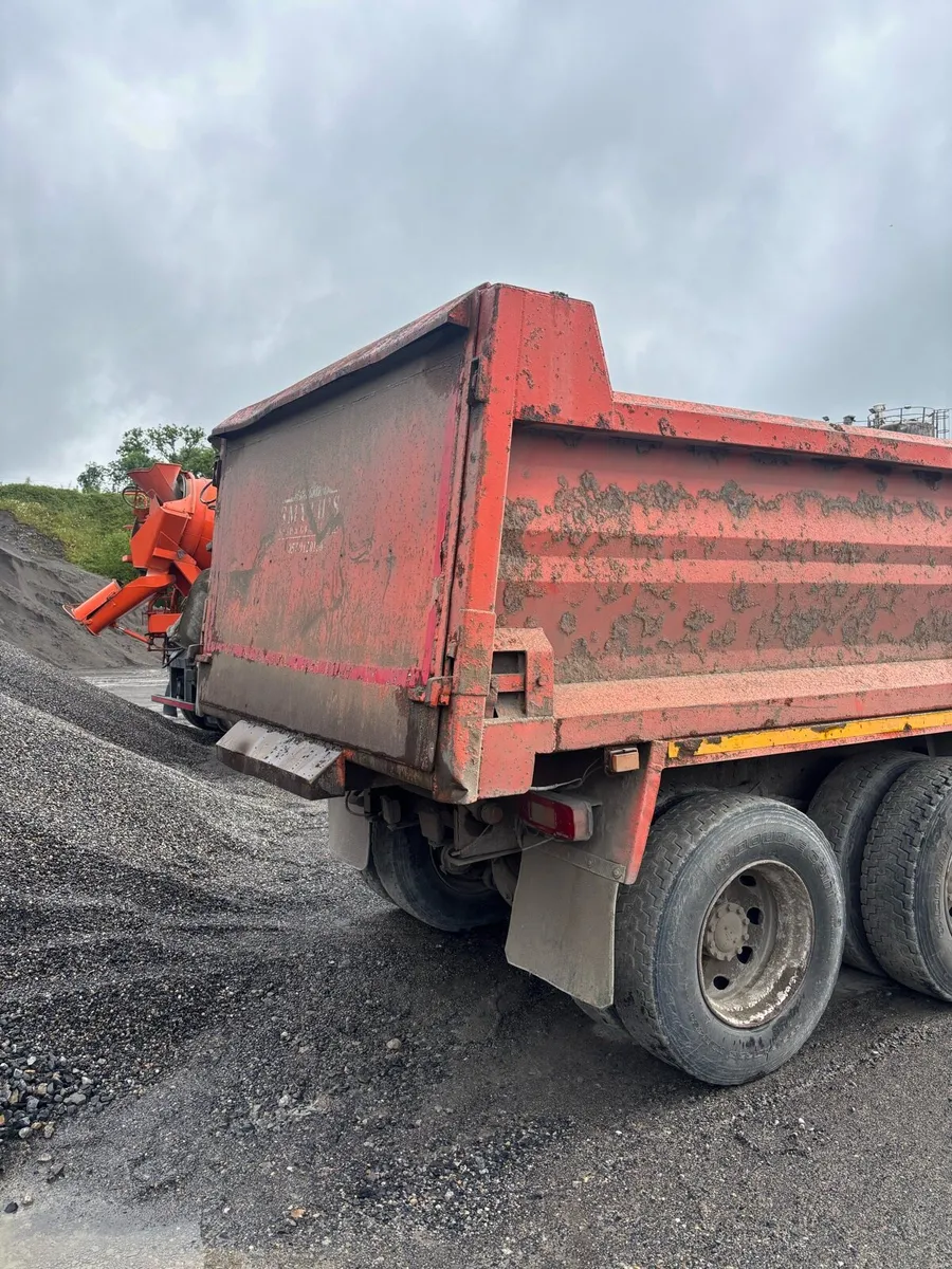 Hino tipper - Image 4