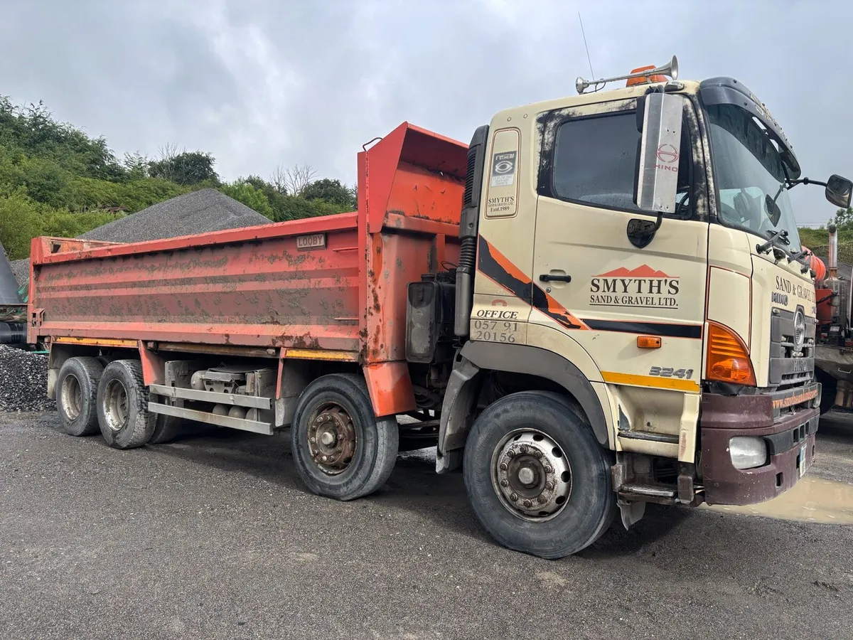 Hino tipper - Image 3