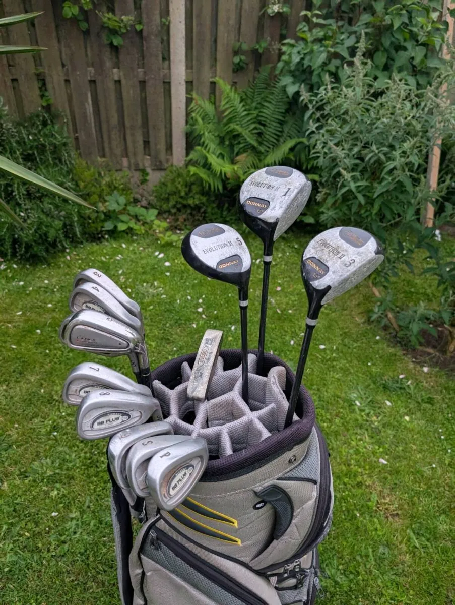 Beginner Golf clubs & Nike golf bag - Image 2