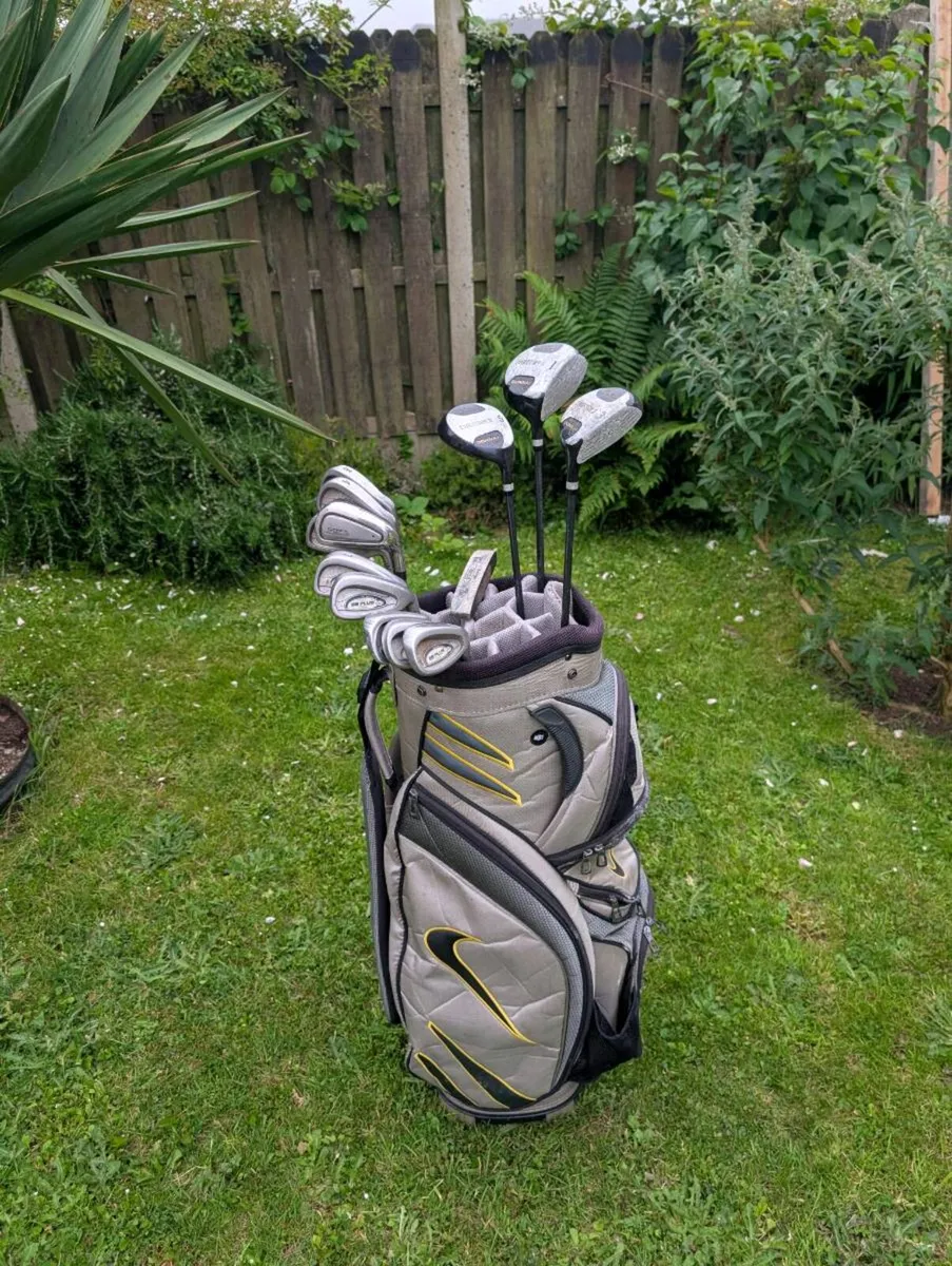Beginner Golf clubs & Nike golf bag - Image 1