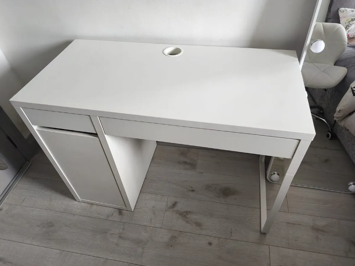 White desk with storage - Image 1