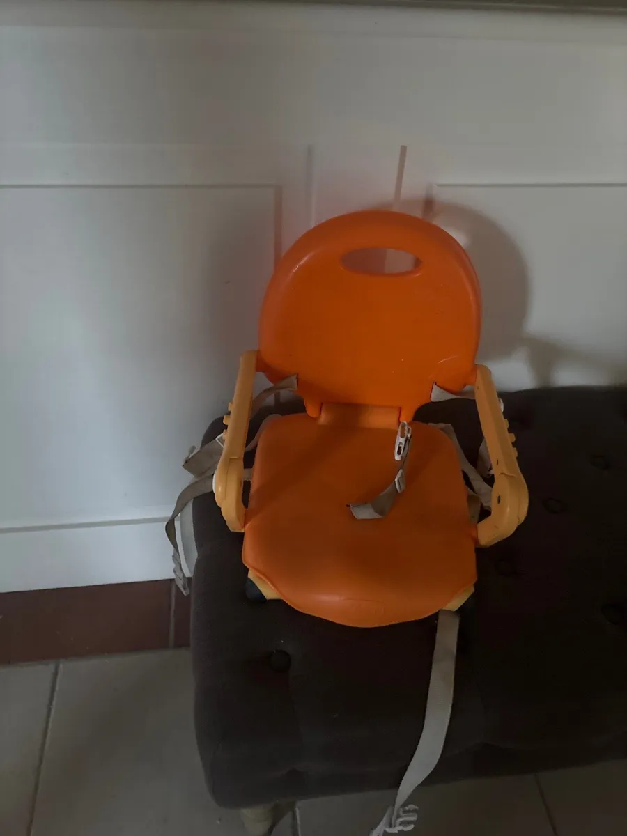 Portable high chair - Image 1