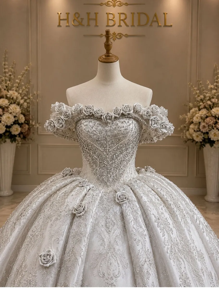 Wedding dress - Image 1