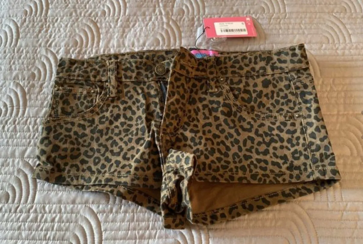 BNWT Edikted Leopard Printed Twill Micro Shorts - Image 2