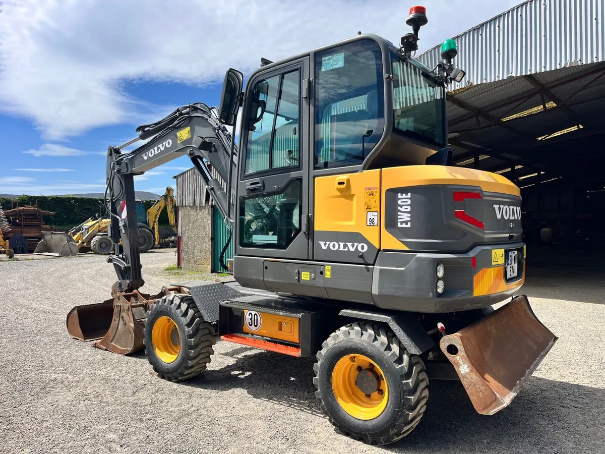 Volvo EW60E Rubber Duck - Image 3