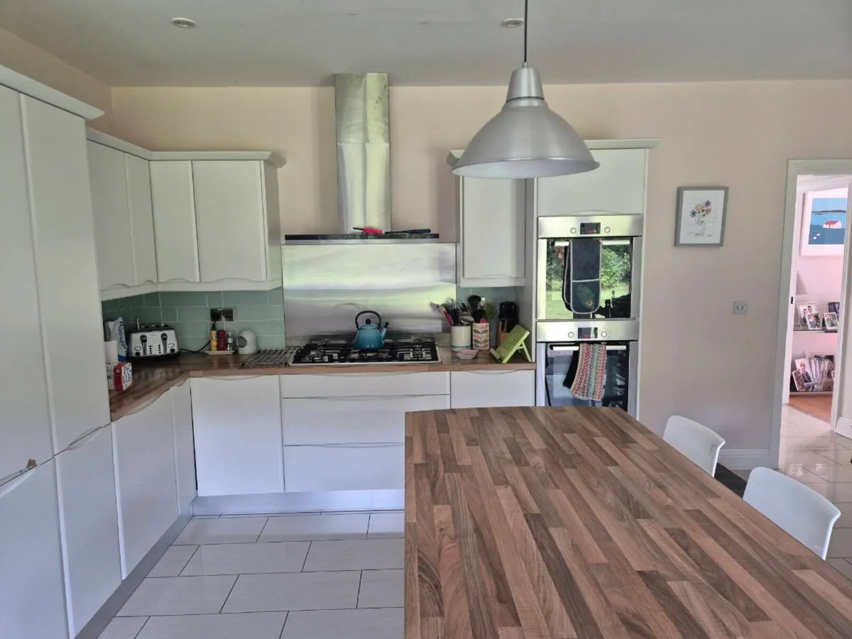 Kitchen units - Image 1