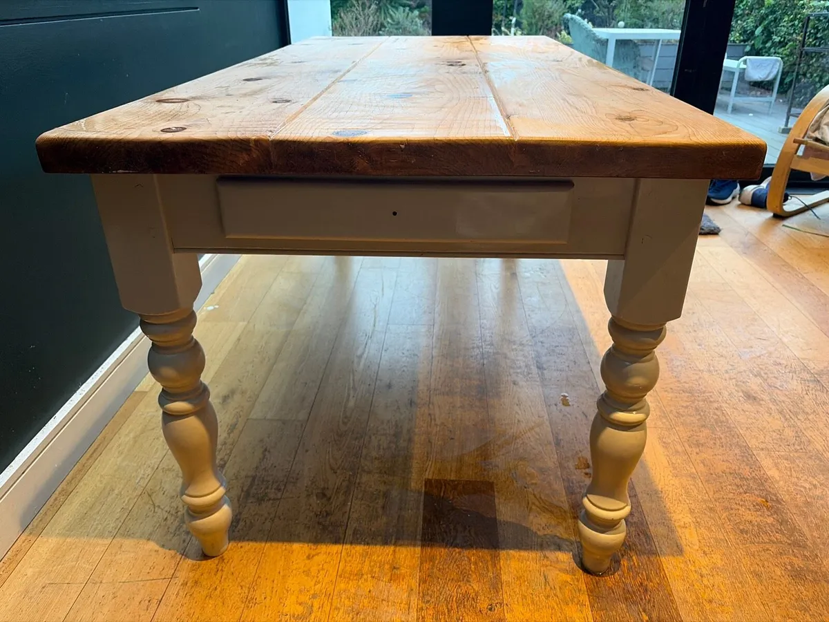 Dining table - Image 1