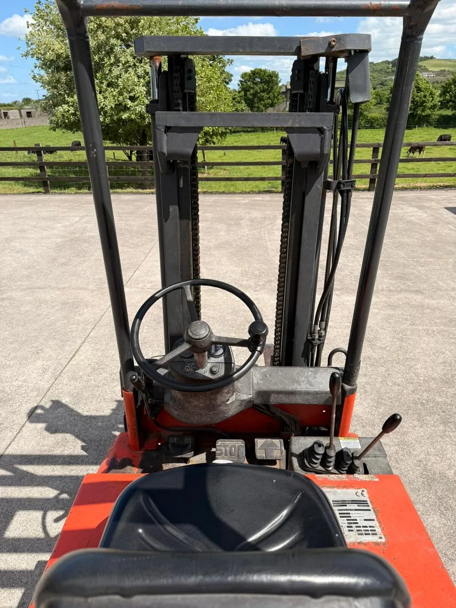 Electric 1 tonne low mast forklift - Image 4