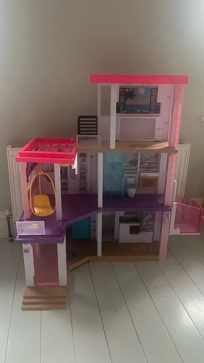 Barbie house - Image 1