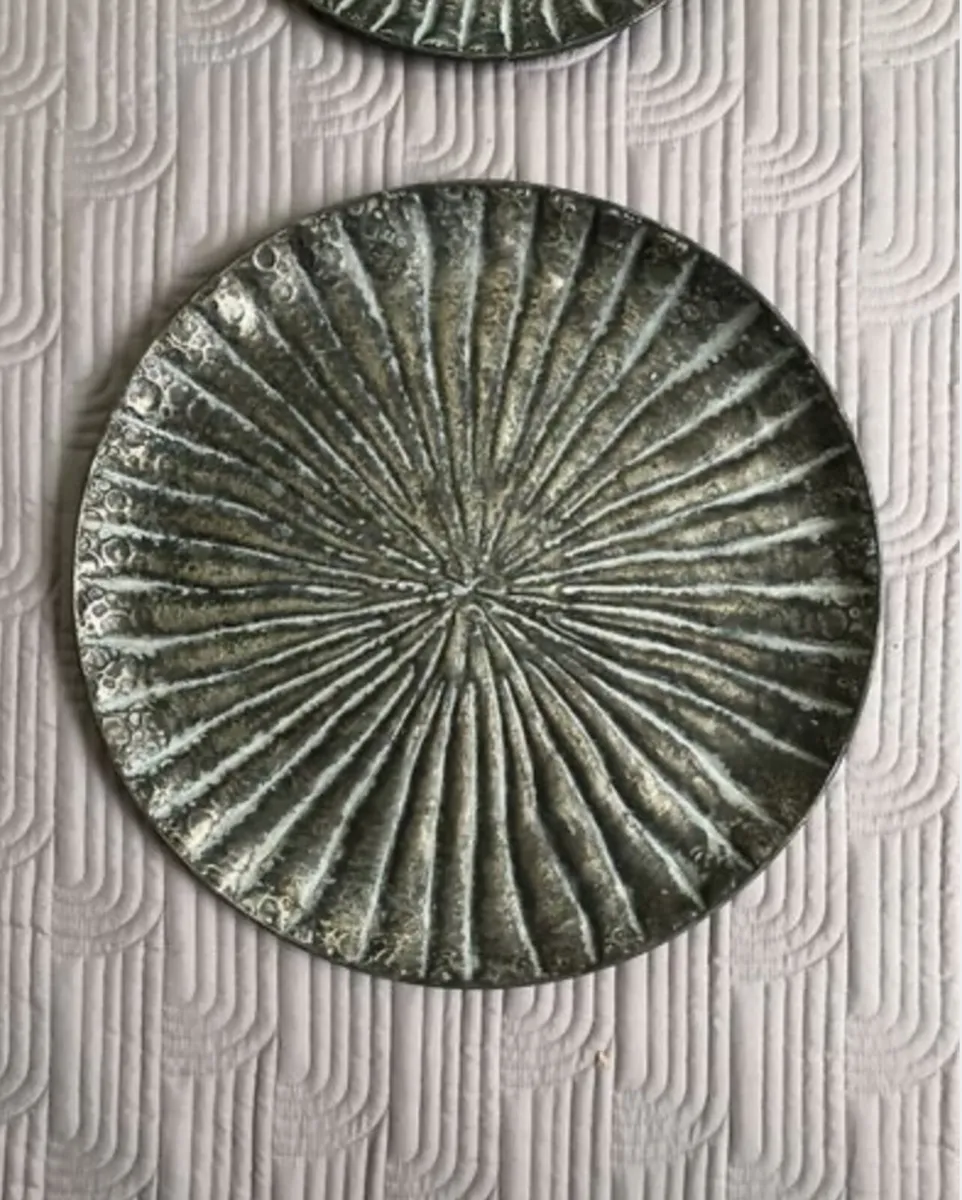 Decorative wall hanging plates - Image 1