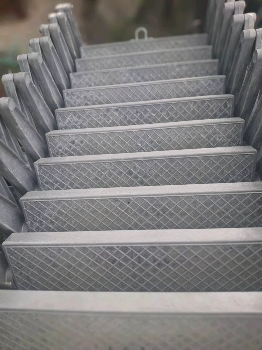 Concertina attic stairs - Image 1