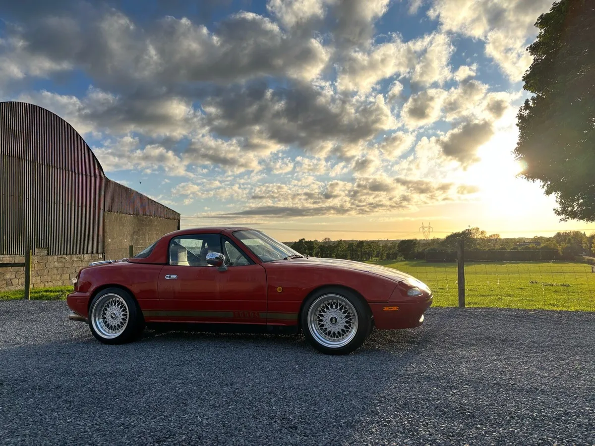 1992 Eunos Roadster (MX-5) V -Spec Rust free - Image 1