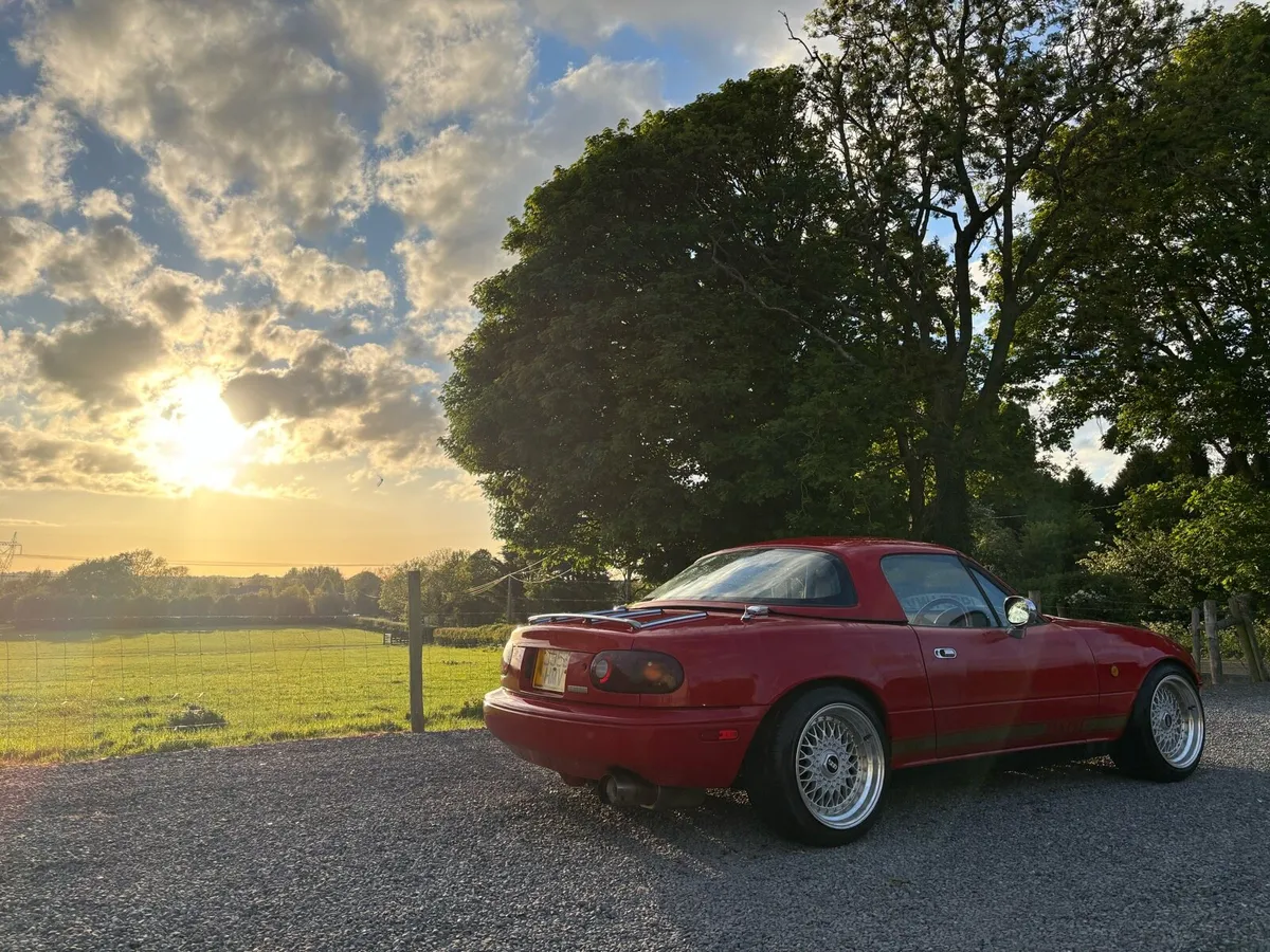 1992 Eunos Roadster (MX-5) V -Spec Rust free - Image 2