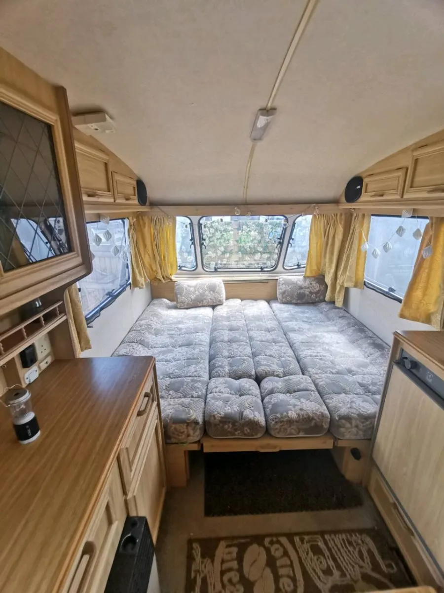 Elddis Hurricane XL - Image 3