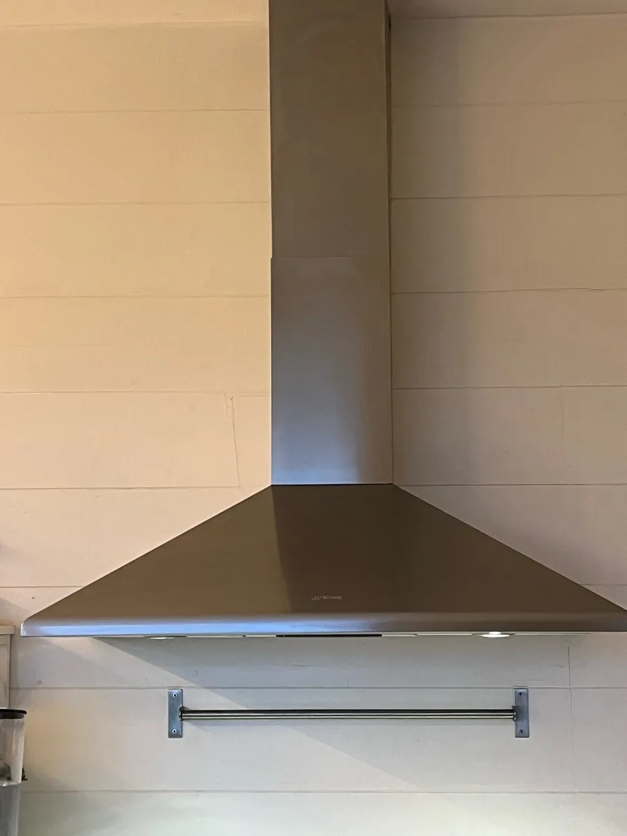 Smeg extractor fan - Image 1