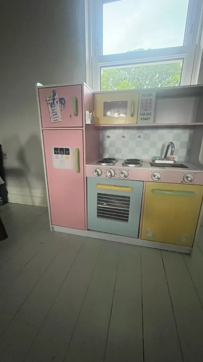 Wooden toy kitchen - Image 4