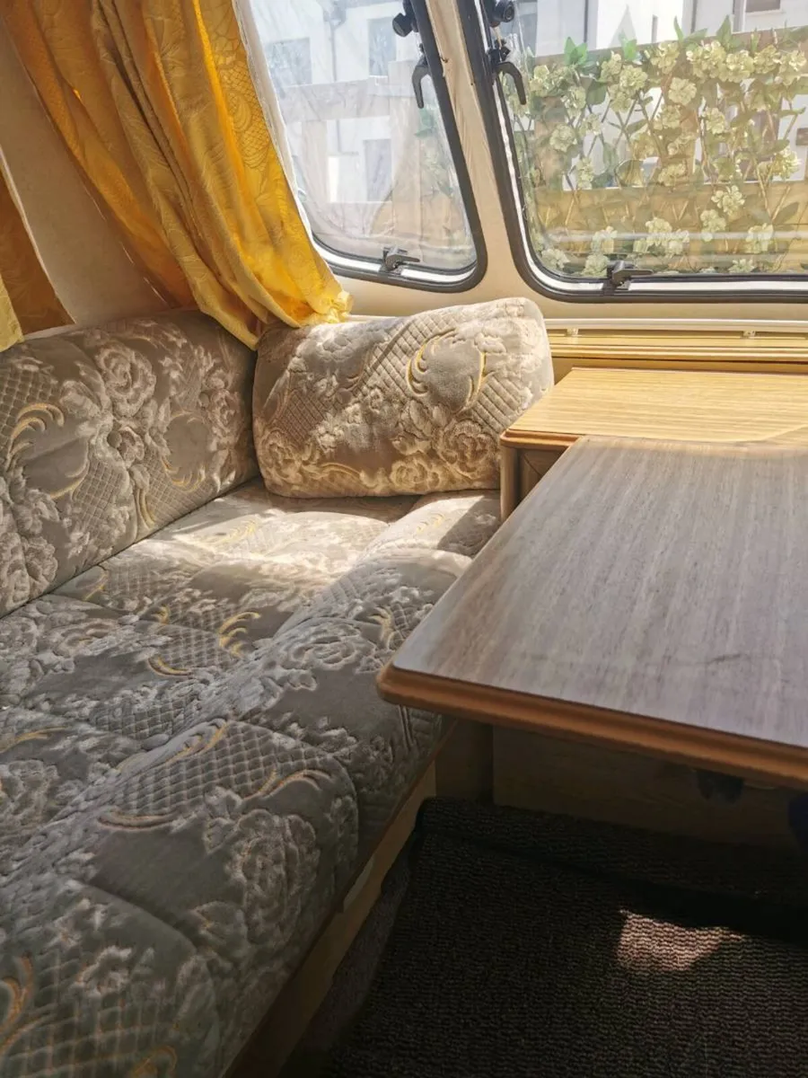 Elddis Hurricane XL - Image 4