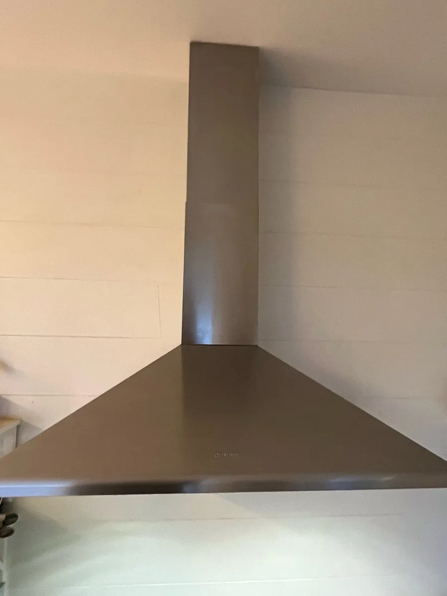 Smeg extractor fan - Image 2