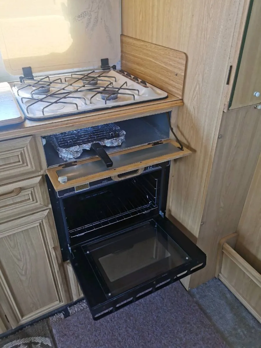 Elddis Hurricane XL - Image 4