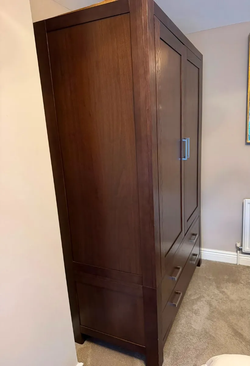 STUNNING LUXOR WALNUT BEDROOM SUITE - COMPLETE SET - Image 3