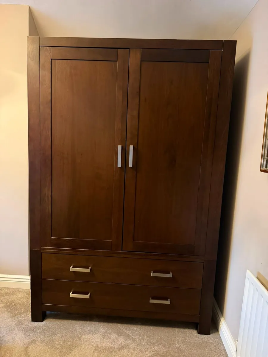 STUNNING LUXOR WALNUT BEDROOM SUITE - COMPLETE SET - Image 2