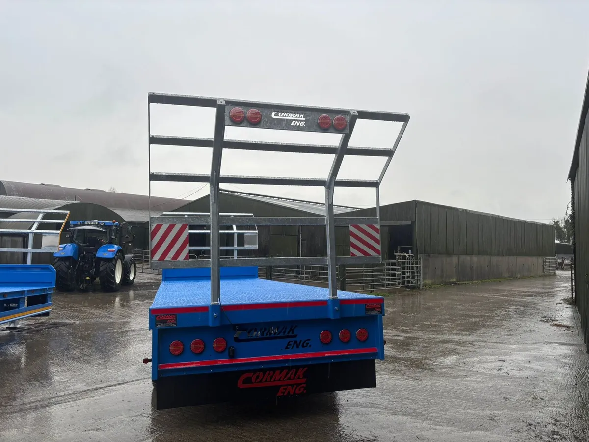 24 foot bale trailer,and tipping traliers - Image 3