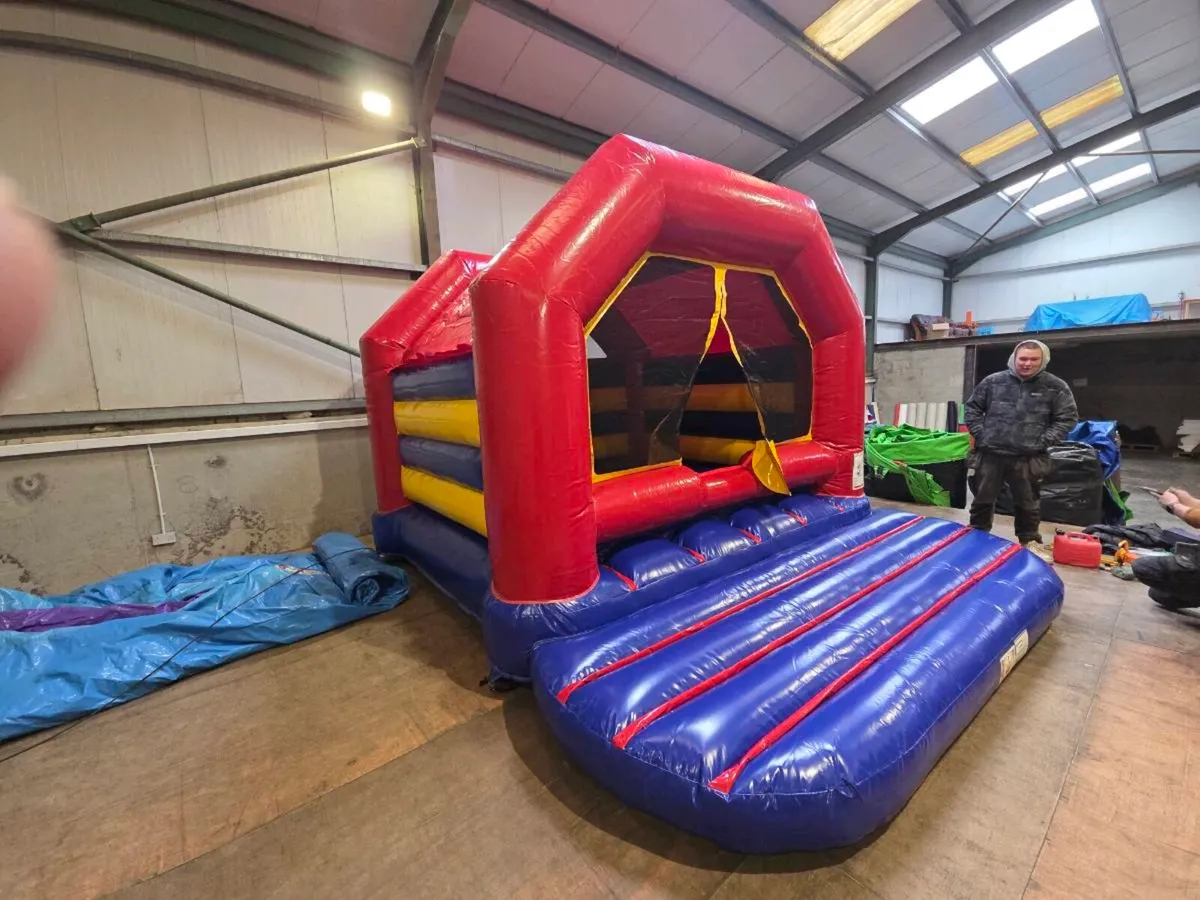 Bouncy castle - ball pool - Image 2