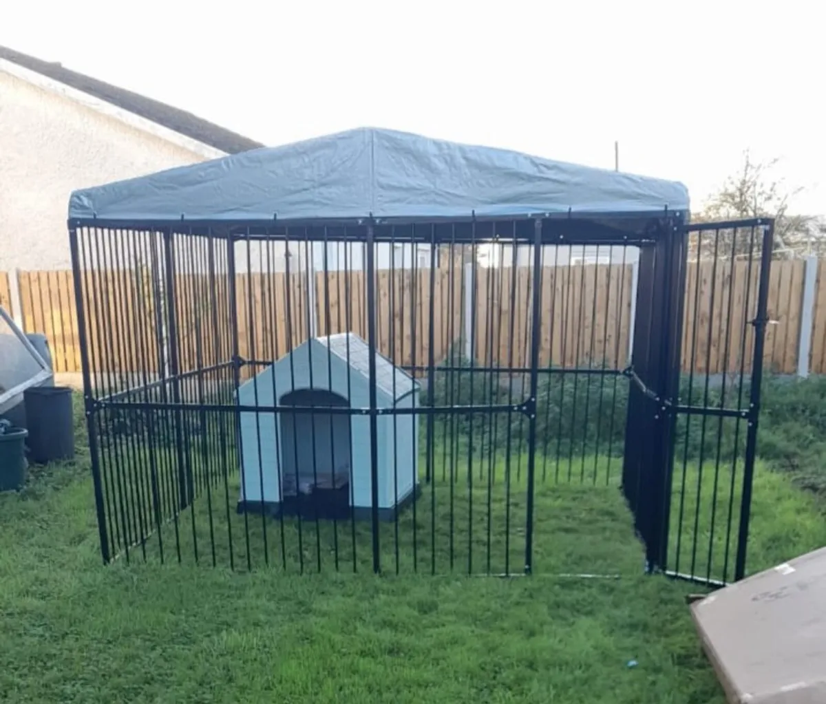 XL Dog Kennel and heavy duty dog run with canopy - Image 1