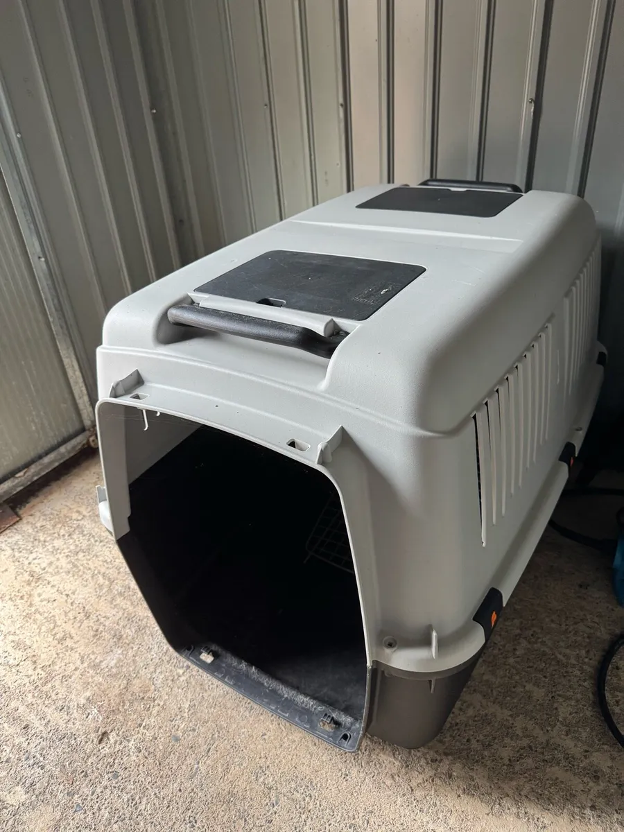 Dog transport crate - Image 1