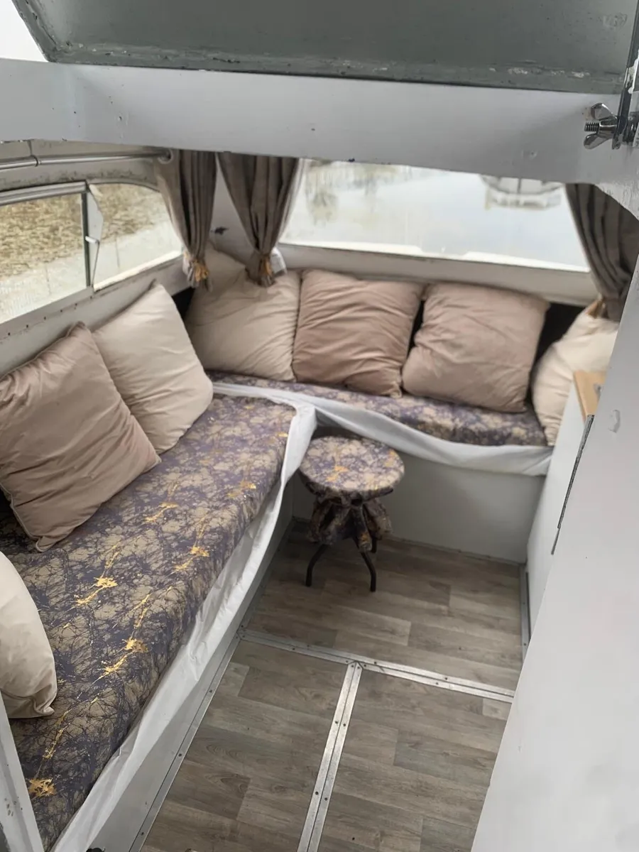 Elysian 27 Cruiser boat - Image 4