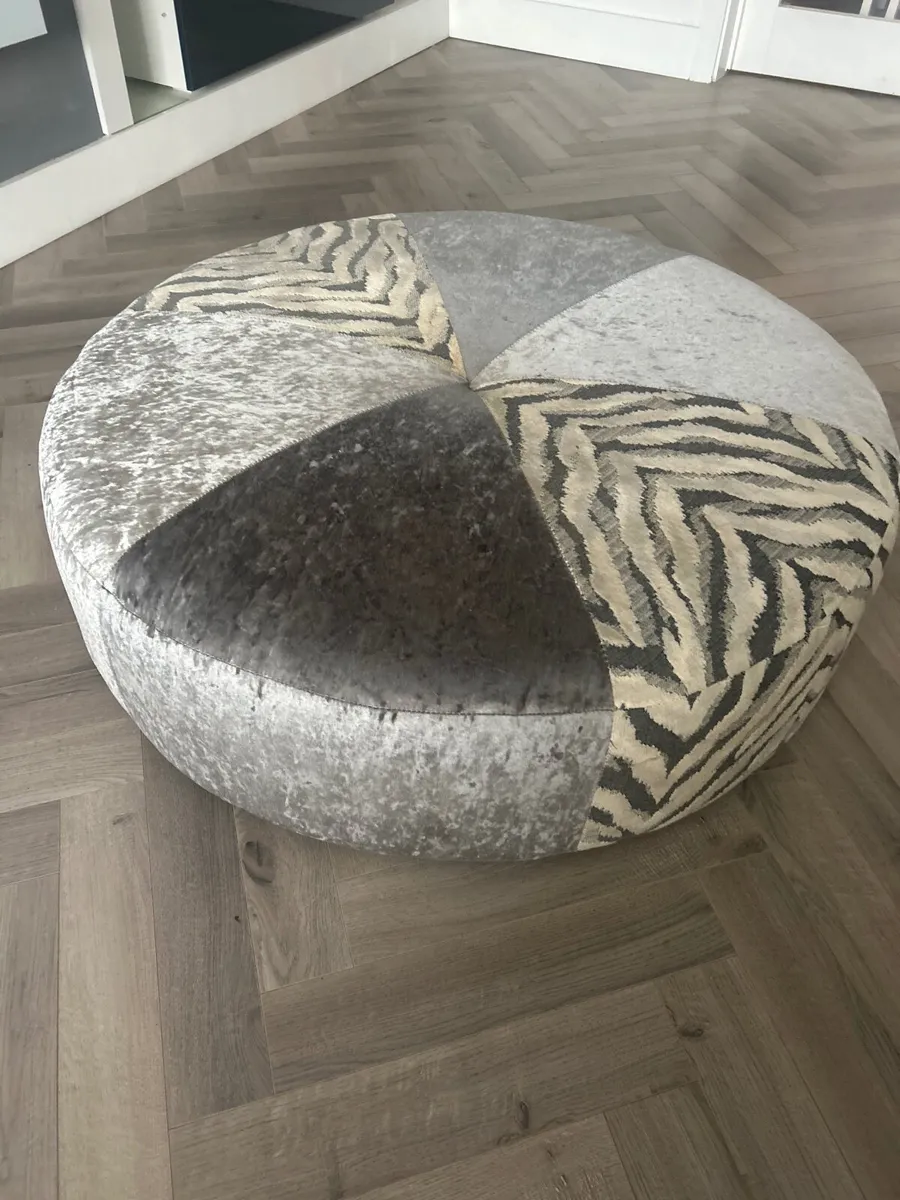 L shaped sofa and footpuff - Image 3