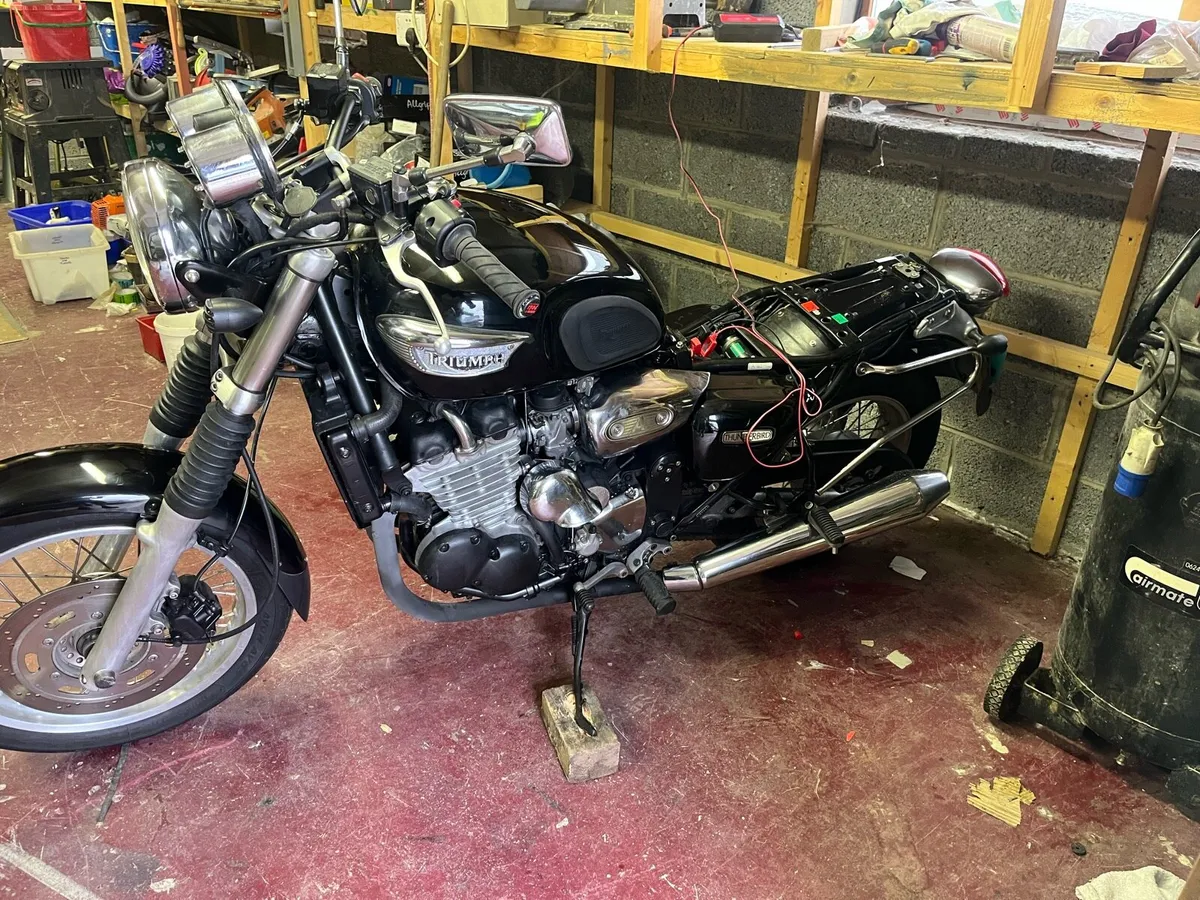 Vintage motorcycle - Image 2