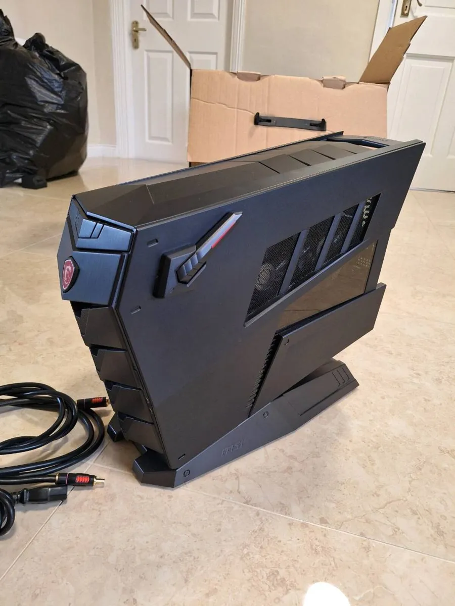 MSI Aegis 3 PC - Ben Q 24" Monitor - Image 2