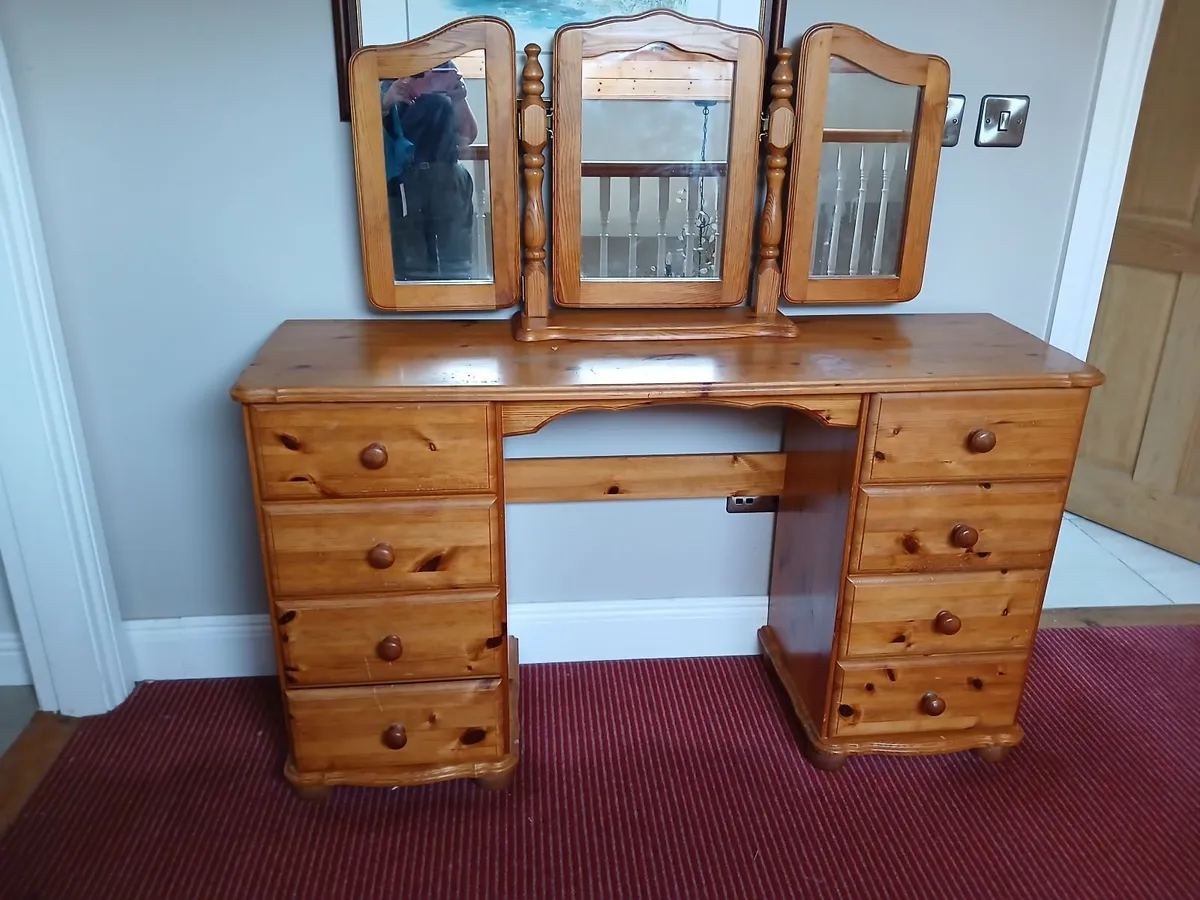 Dressing table