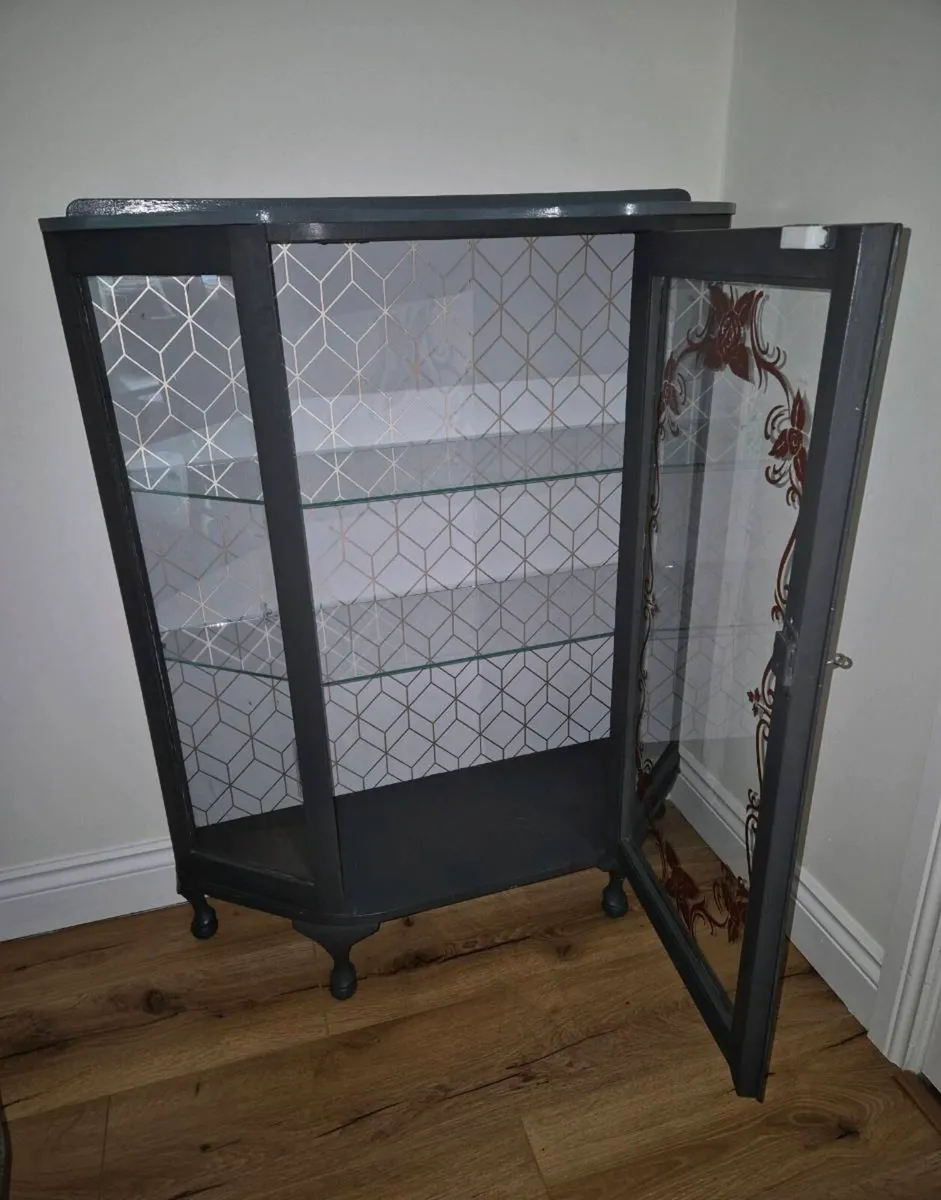 Vintage painted glass cabinet - Image 2