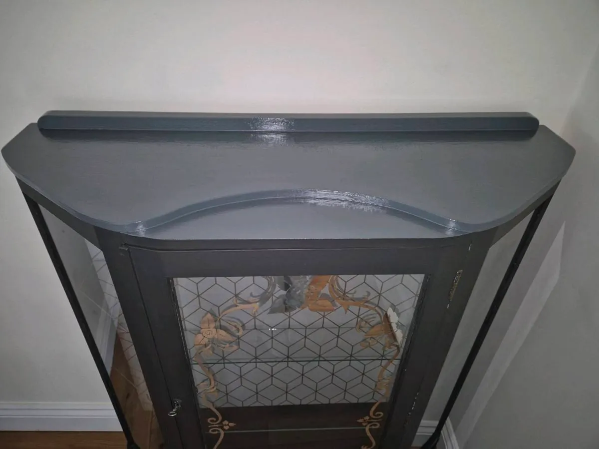 Vintage painted glass cabinet - Image 4