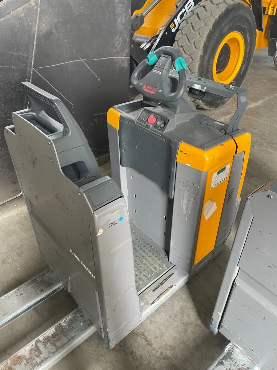 Jungheinrich ECE 225 Electric pallet truck - Image 2
