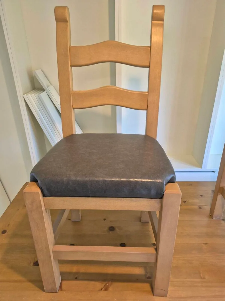Table & 6 chairs - Image 3