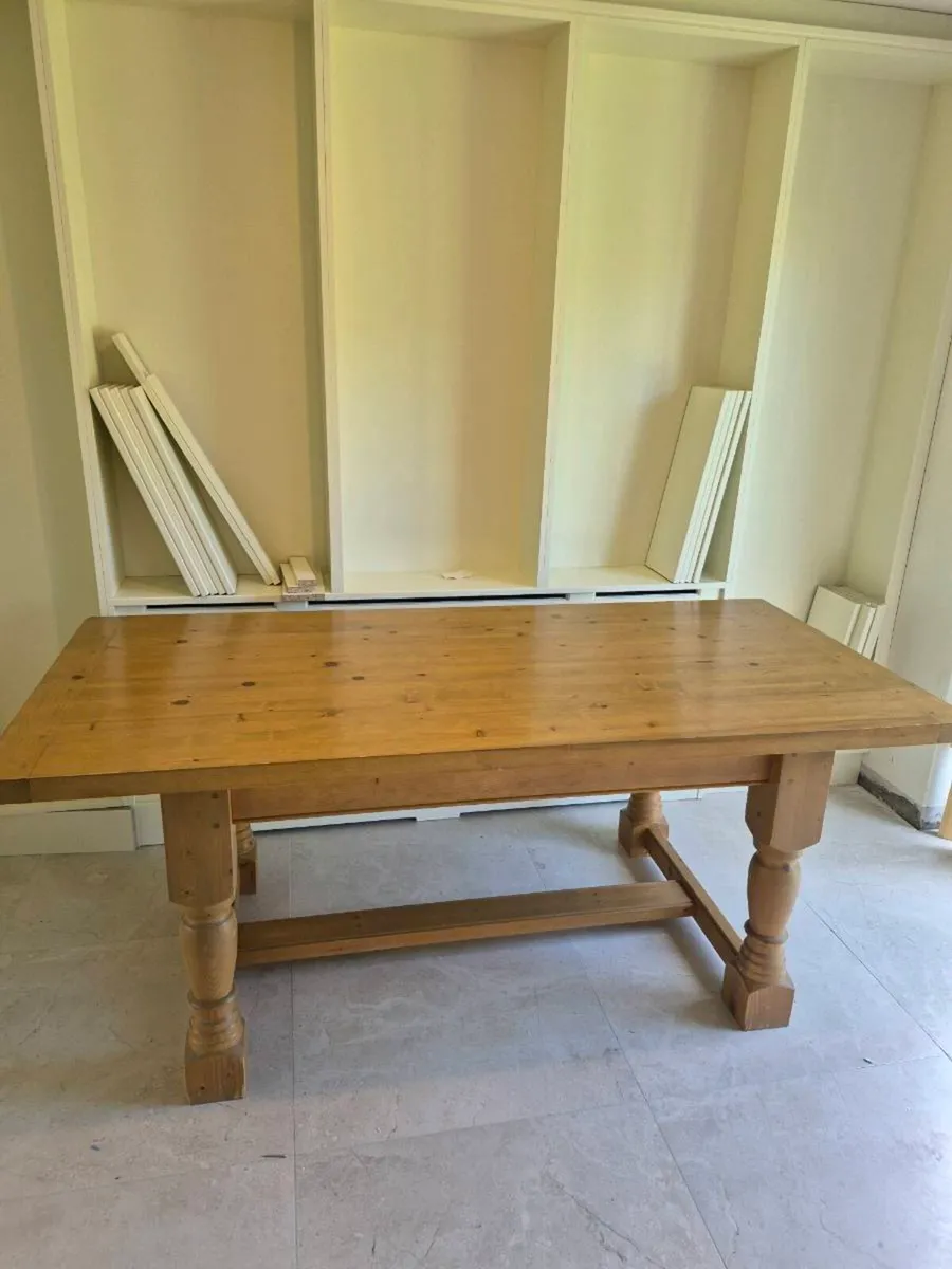 Table & 6 chairs - Image 1