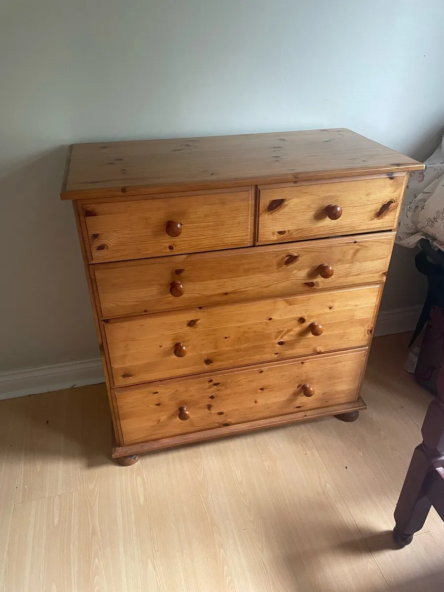 Chest of drawers