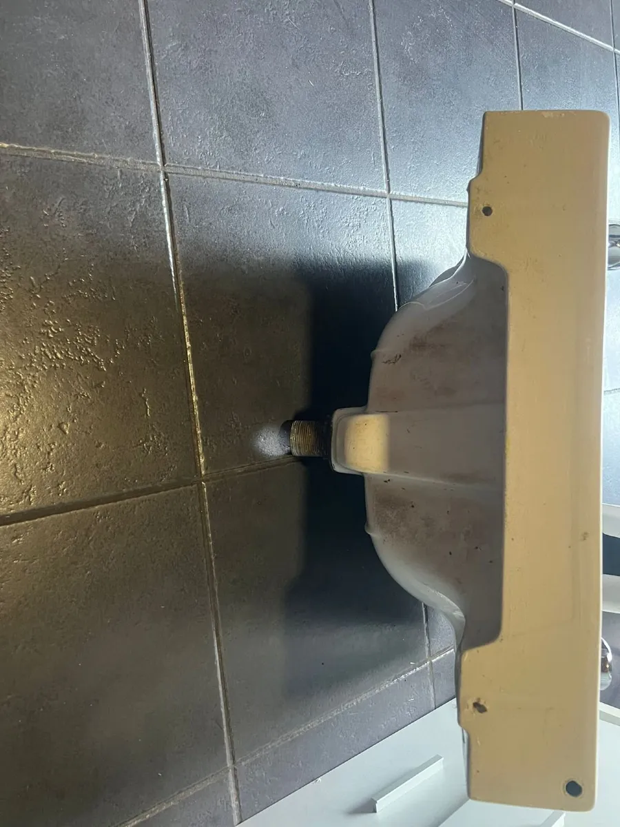 Bathroom accessories - Image 3