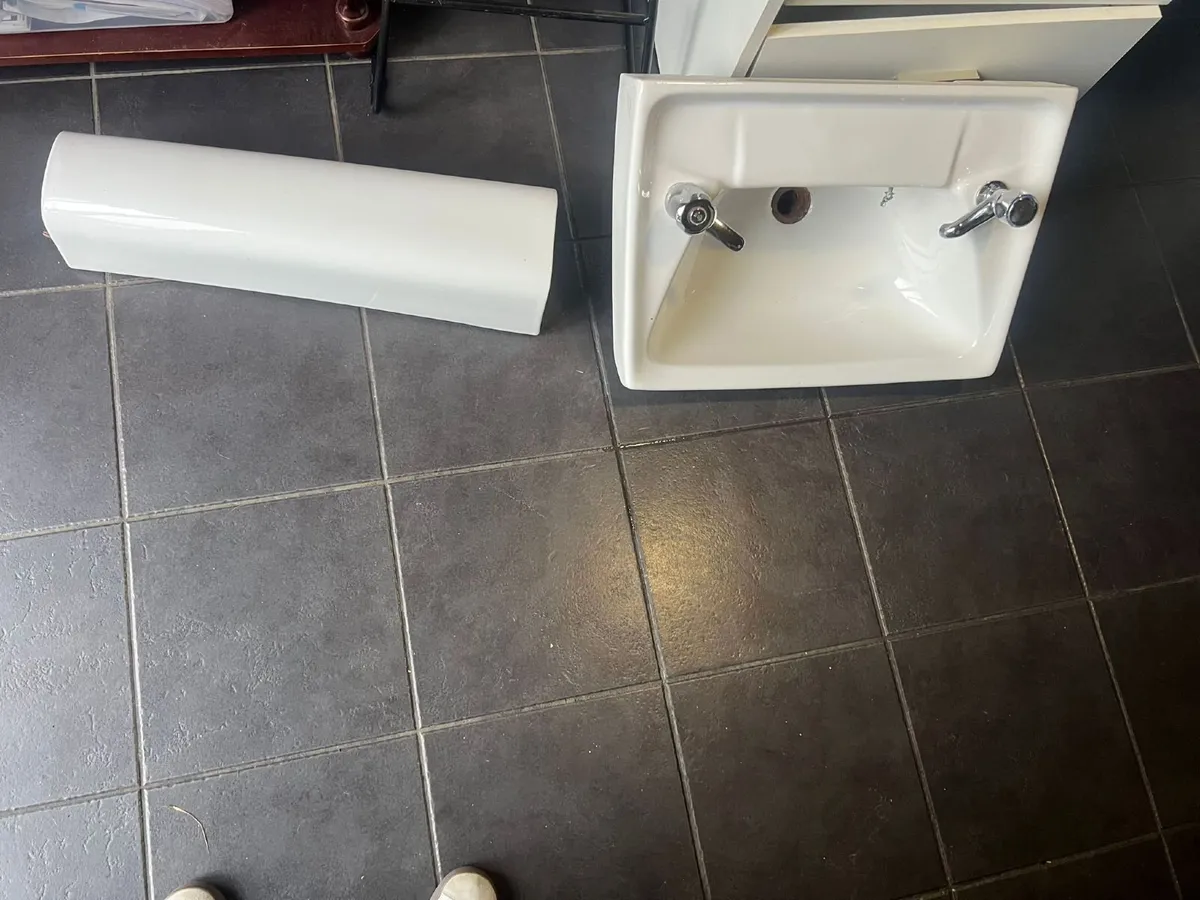 Bathroom accessories - Image 4