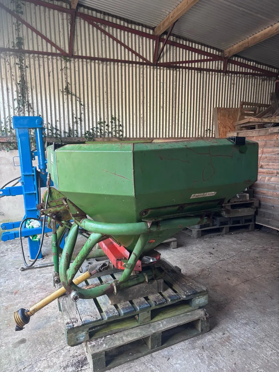 Amazone fertiliser - Image 1