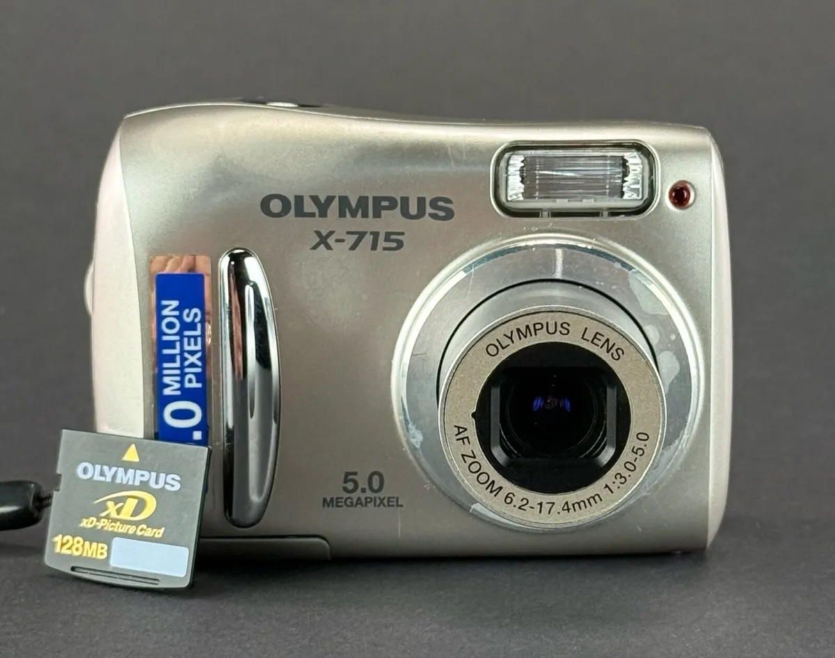 Olympus X-715 retro digital camera - Image 2