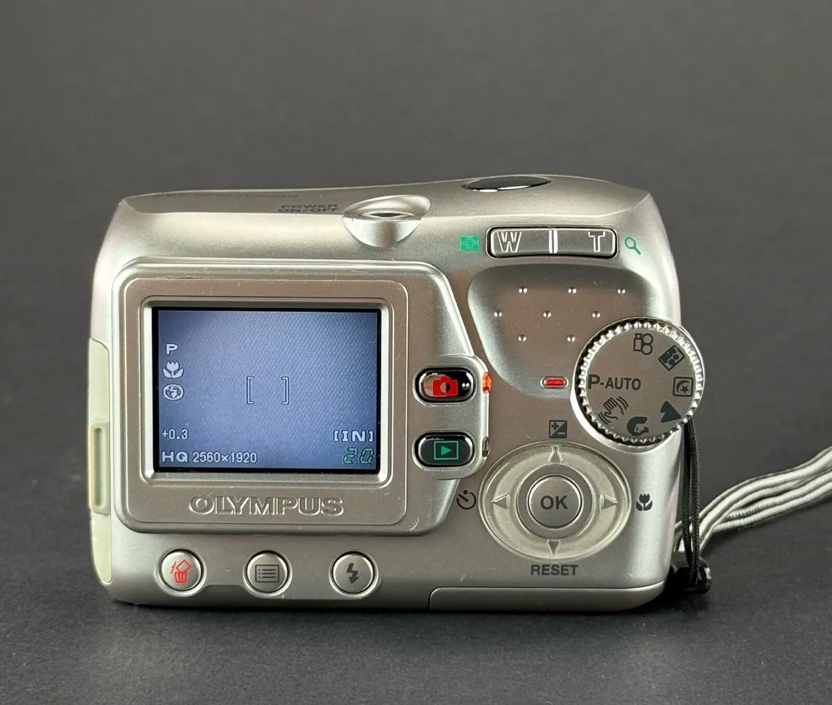 Olympus X-715 retro digital camera - Image 3