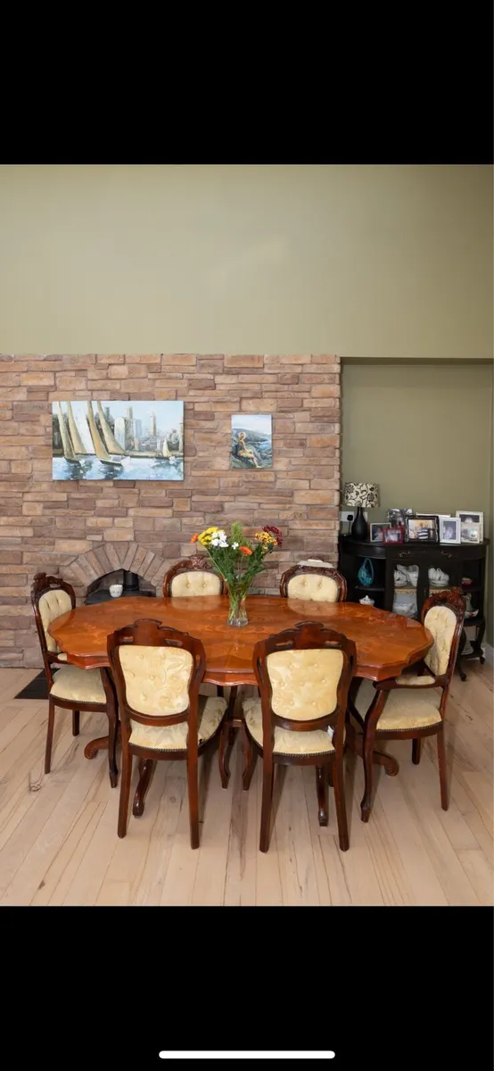 Dining table and chairs - Image 1