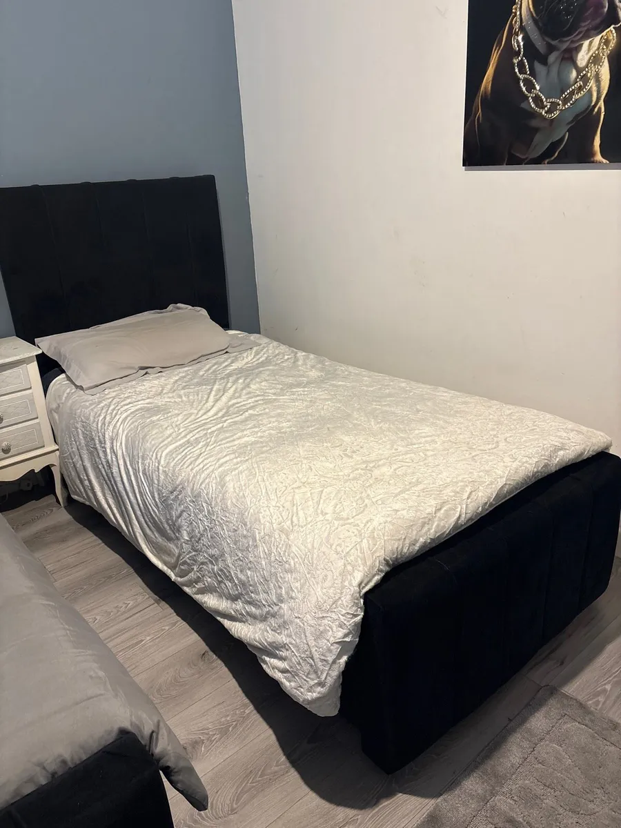 2 single beds - Image 2