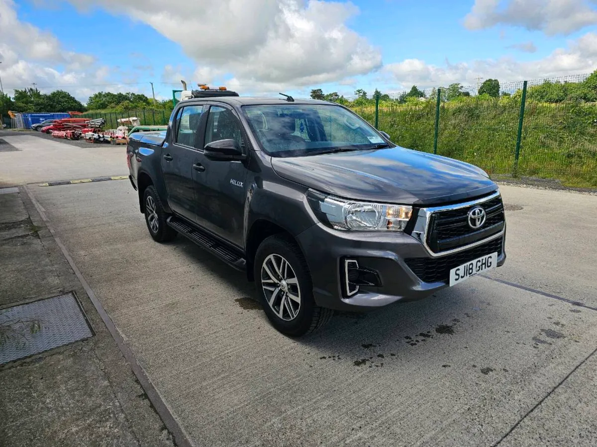 2018 toyota hilux  2.4 diesel low mill - Image 2