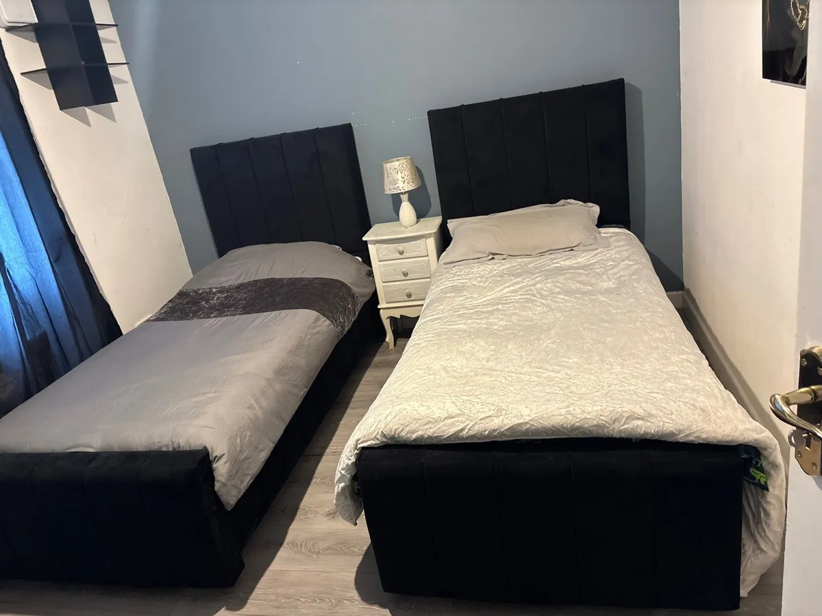 2 single beds - Image 3