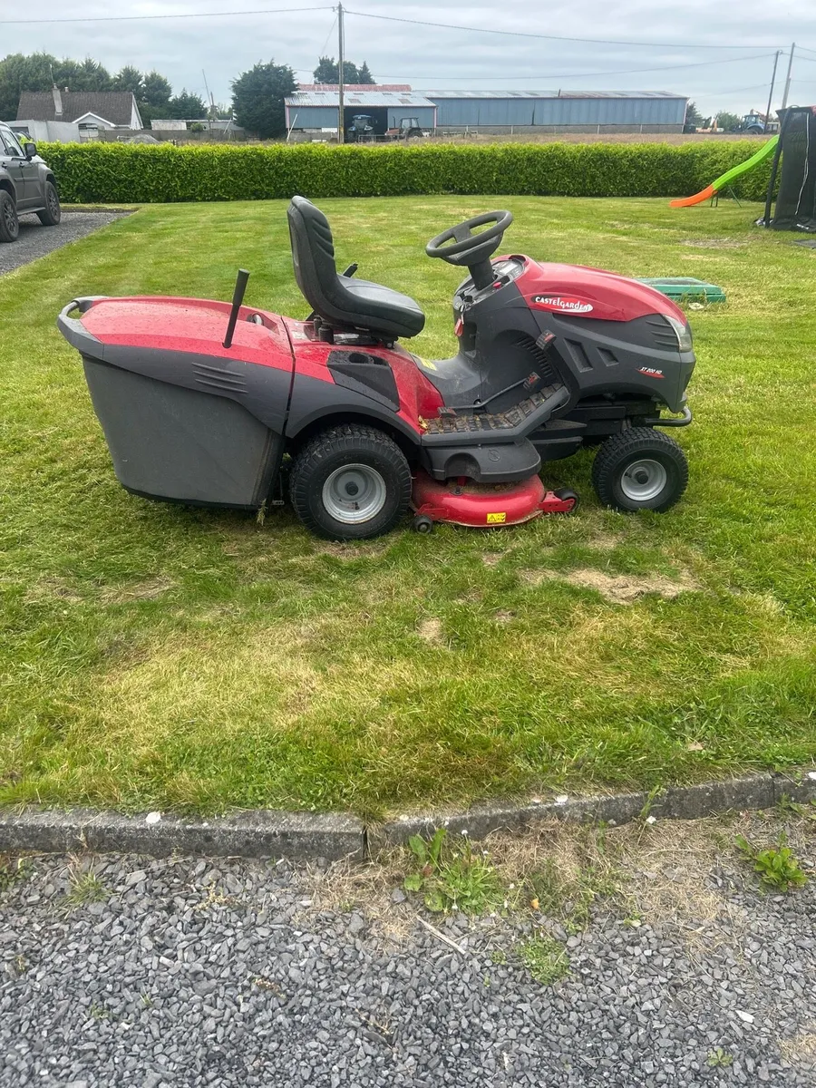 Ride on lawnmower - Image 1